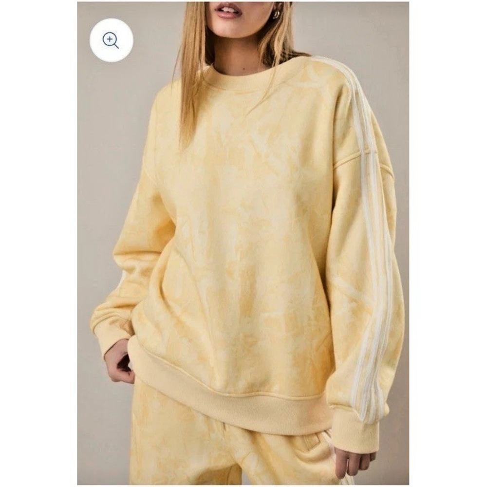 Le Lis Size Medium Suki‎ Camo Fleece Lined Crewneck Sweatsuit Set Butter Yellow